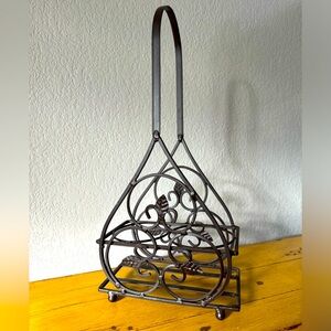 Like New Heart Scroll Wine Rack